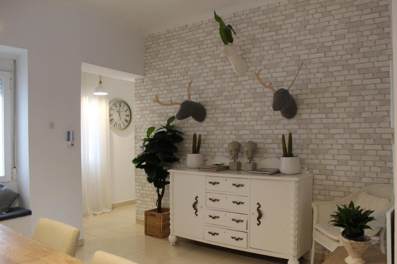 Lola's Apartment *